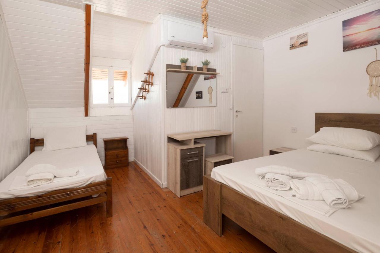Giorgos House Attic Apartment Gialova Exterior photo