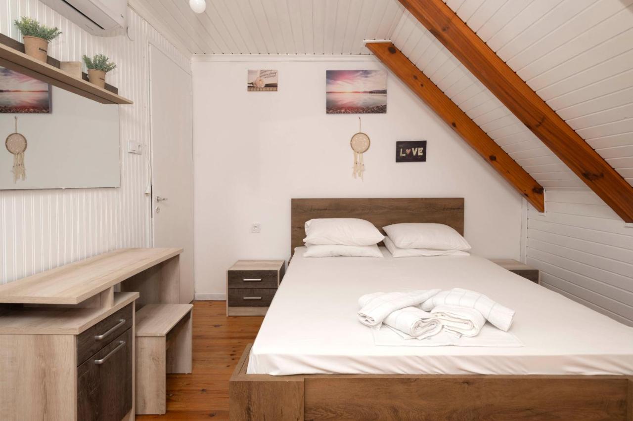 Giorgos House Attic Apartment Gialova Exterior photo